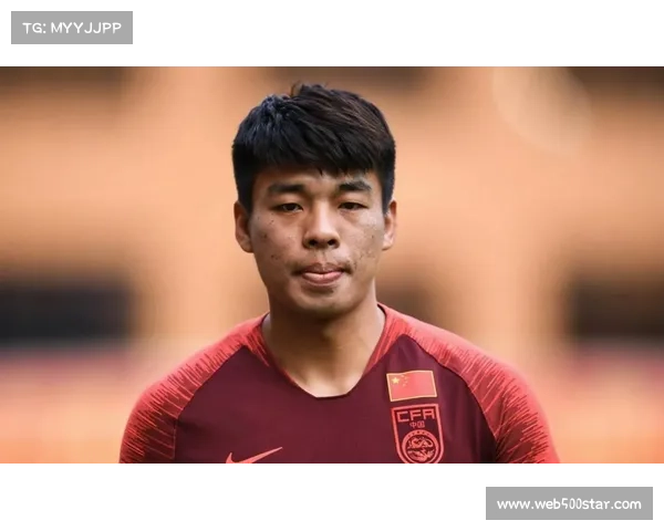 李帅代表海港迎百场里程碑 获纪念球衣致敬 李帅代表海港迎百场里程碑 获纪念球衣致敬